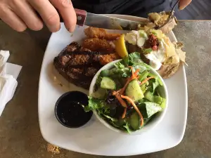 Sneakers Sports Lounge
