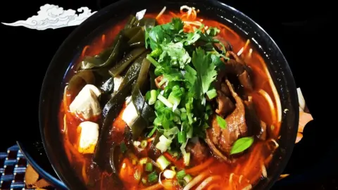 黄三石襄阳牛肉牛杂面(曲梁店) in 신미