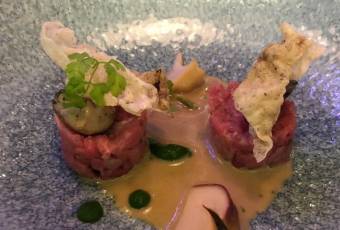 薄脆牛肉塔塔料理