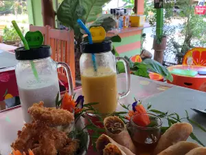 Kwan Khao & Krua Klang Soi restaurant