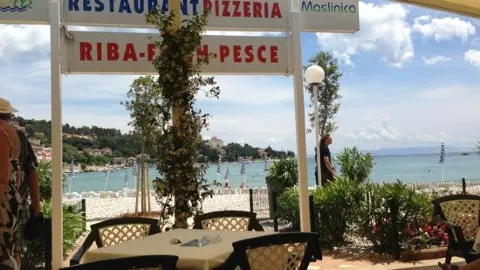 Riba restaurant pizzeria in Rabac