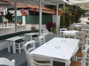 Souvlaki Sti Thraka