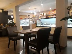 Geleta Cukraszda Restaurant