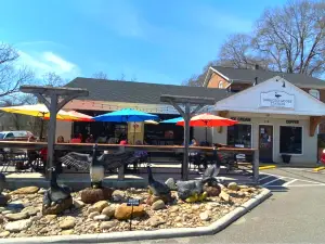 Spruced Goose Station: fresh eats and treats