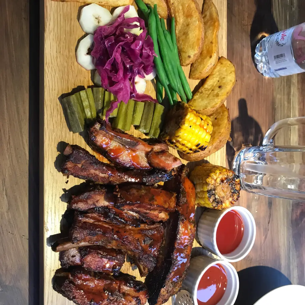 Barn House BBQ And Beer