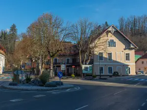 Gostilna & Picerija Pod Kostanji