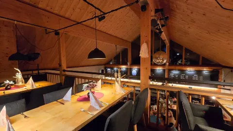 Müehlebach Pub Cafe in 布盧登茨
