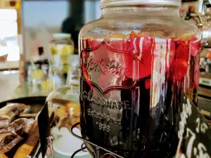 PEOPLE Snacks & Drinks