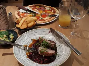 Con Amici Italian Bar and Kitchen