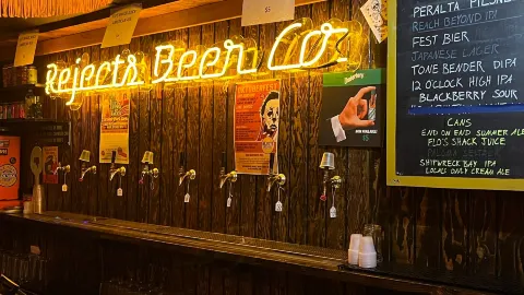 Rejects beer co. in 미들타운