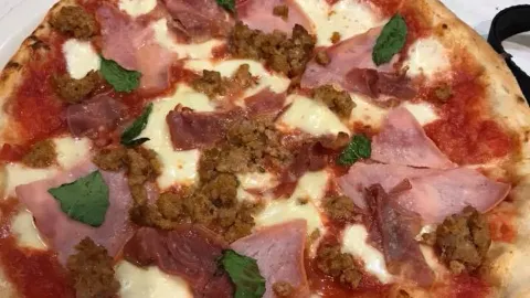 Famoso Italian Pizzeria - Jasper Ave in Edmonton