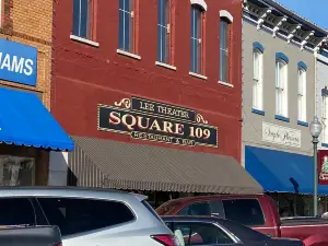 Square 109 Restaurant & Bar