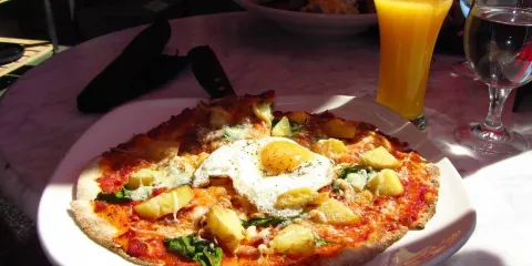 Spinnakers Brewpub and Guesthouses