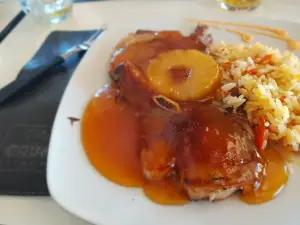 Salara Restobar