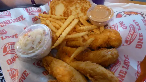 Raising Cane's Chicken Fingers in 羅吉斯