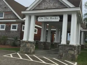 Fox Hopyard On the Rocks Restaurant
