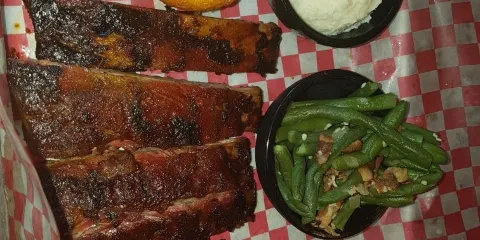 Smokin' Dave's BBQ & Taphouse