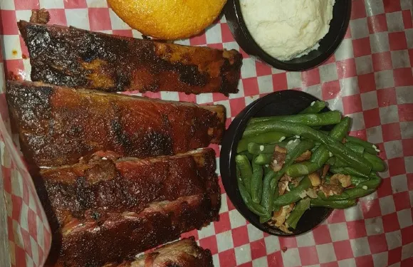 Smokin' Dave's BBQ & Taphouse