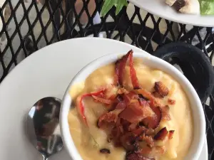 Frankie and Lola's Front Street Cafe