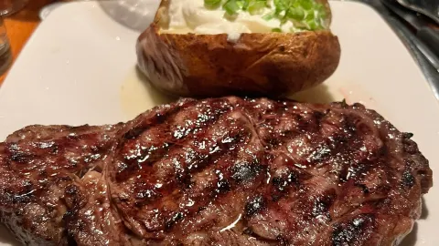 Feeney's Restaurant & Bar in 피닉스