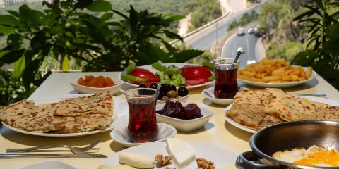 Teras Picnic Breakfast and City View