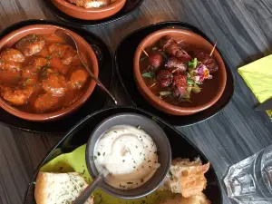 O75 Restaurant, Bar & Lounge
