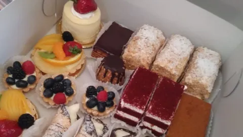 Pink Orchid Bakery and Cafe in Glendale