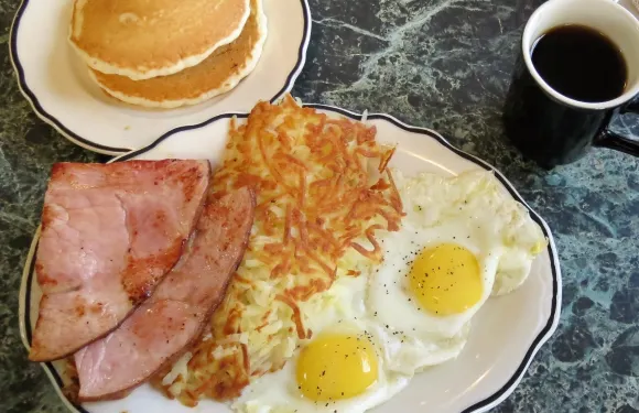 Connie's Cafe & Lounge