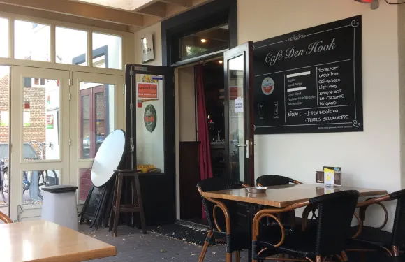 Cafe D'n Hook