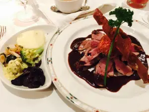 Ascots Restaurant