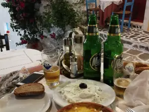 En Plo Cafe Bar Restaurant