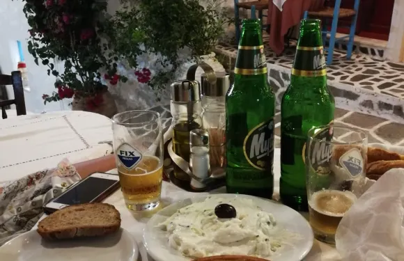 En Plo Cafe Bar Restaurant