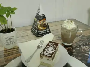 Amazon Café & Wine Bar