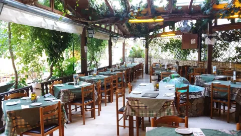 Roda Park Restaurant in Thinali