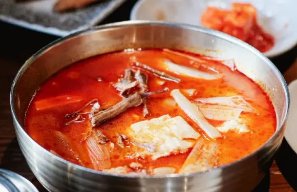 虹益宮廷傳統辣牛肉湯