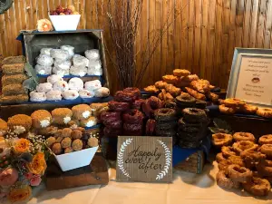 Paula's Donuts