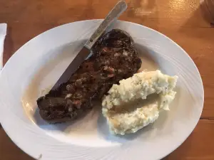 Emma's 321 Pub & Kitchen
