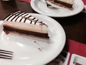 Maria Cereja Confeitaria e Afins