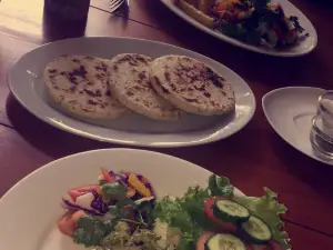 Flo Restaurant