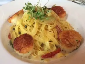 Roberto's Restaurant & Cafe
