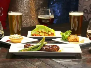 The Pint House | Bar & Grill