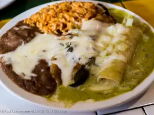 The Riviera | Cocina & Cantina