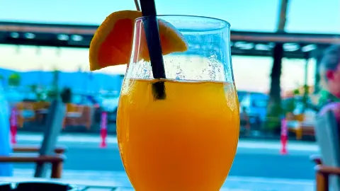Eden Cocktail Bar in 엘룬다