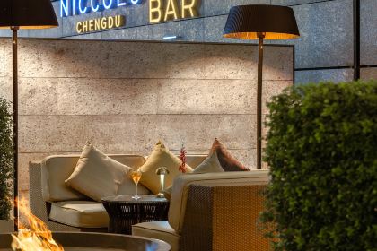 Niccolo Chengdu · The Bar