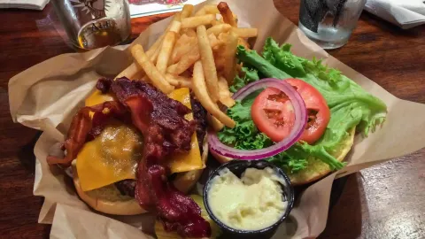 Moose Tooth Grill in Уоррен