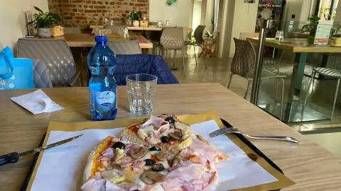 Bar Pizzeria Nello in 加拉拉泰