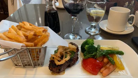 Chagalls Dining in ハミルトン