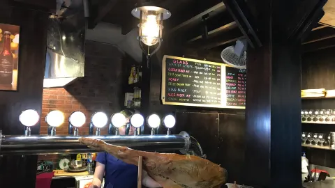 T-Pub - Craft Beer Station in ไฮฟอง