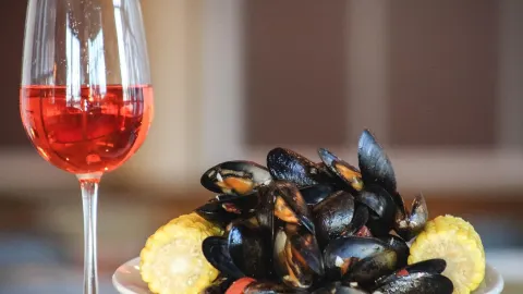 Captain George's Seafood Restaurant in 킬데빌힐스