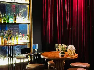 The Vault Cocktail-Bar